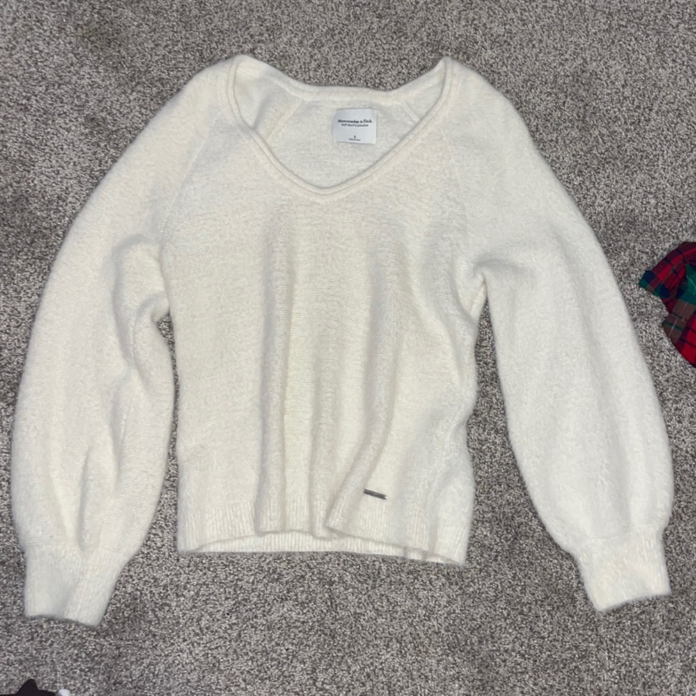 Puffy sleeve sweater